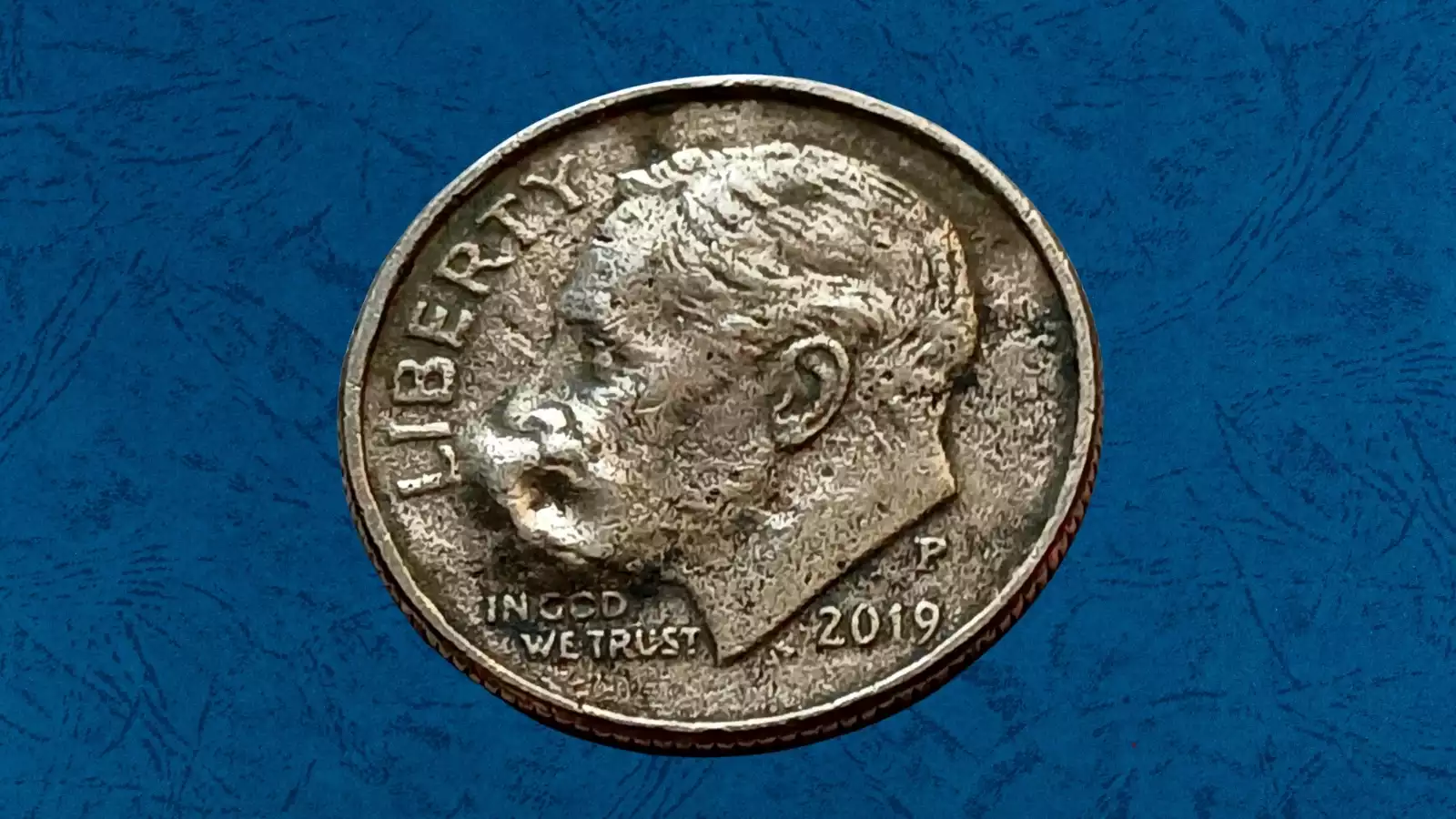 2019 Roosevelt dime broadstrike error struck outside collar showing wider spread design
